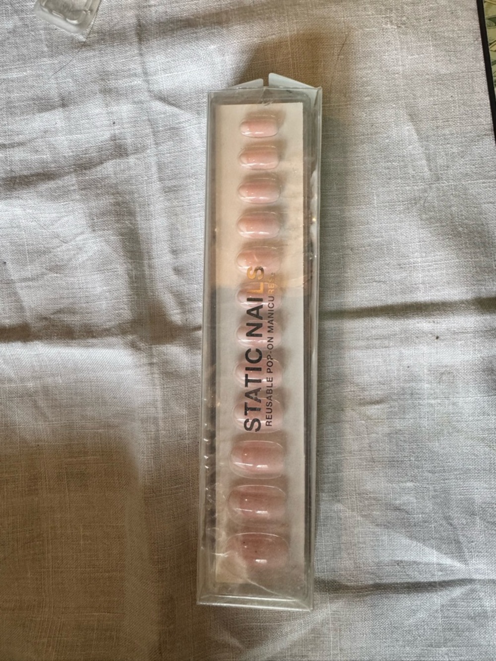 Static Nails Reusable Pop-On Manicure - Soft Pink French tip Roun Press-On Nails